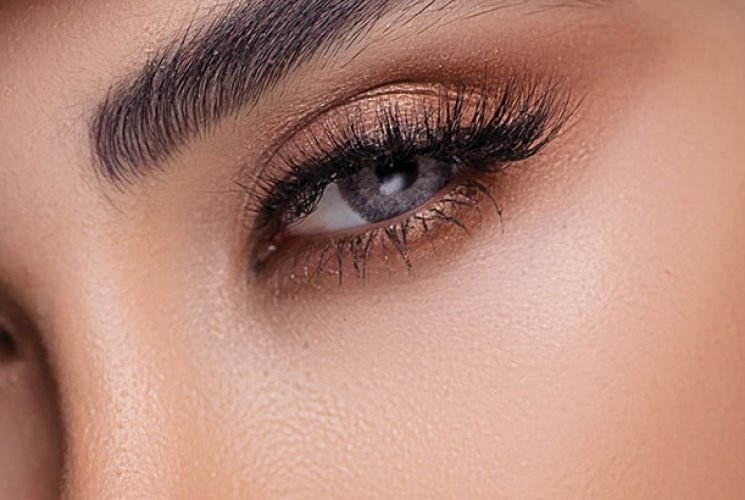 How are eyelash extension manufactured?