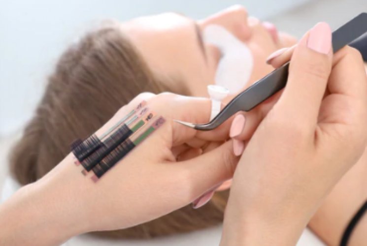 5 Tips on How to Start a Business as a New Lash Tech