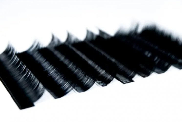 The Dos and Don'ts of Mixing C and D Curl Lashes