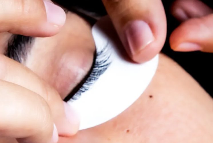 How To Keep Eyelash Extensions Safe While Getting A Massage