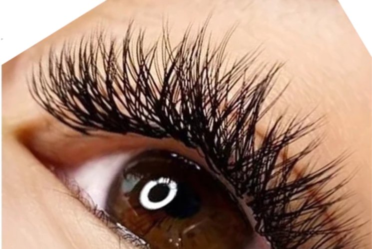 ​The Growing Trend of Eyelash Extensions: A Beauty Revolution