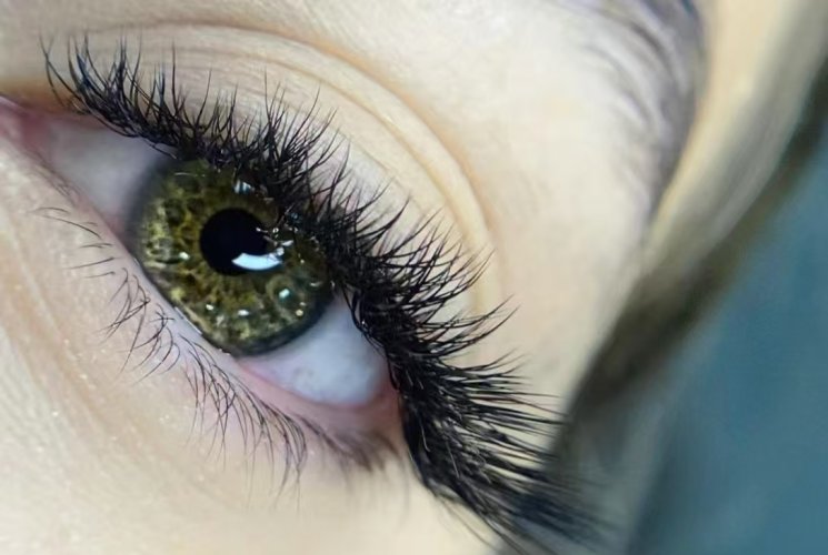 Eyelash Extensions: The Secret to Effortless Beauty and Confidence