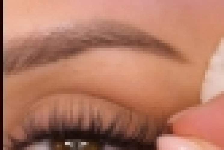 How to Remove Eyelash Glue