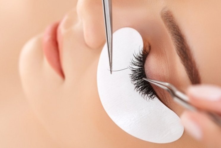 Eyelash Extension Market Booms, Personalized Lash Trends on the Rise